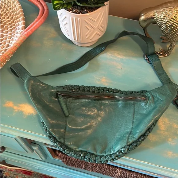 Woven Teal Crossbody Bag - Picture 2 of 3